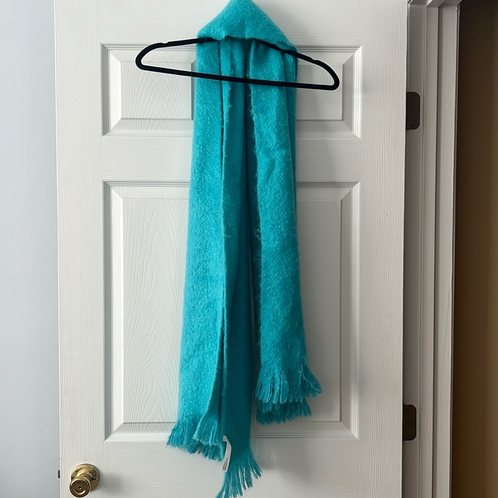 Urban outfitters chunky blue scarf
